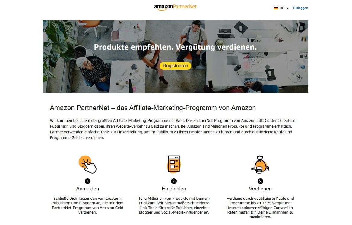 Amazon PartnerNet: Screenshot der Startseite des Amazon PartnerNet mit der Überschrift Amazon PartnerNet das Affiliate Marketing Programm von Amazon. Oben ist ein Banner mit dem Text Produkte empfehlen Vergütung verdienen und einem Registrieren Button zu sehen, darunter werden die Schritte Anmelden Empfehlen und Verdienen erklärt.